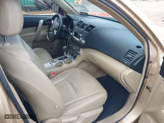 2011 Toyota Highlander with VIN 5TDBK3EH0BS057639, listed as a IAAI auction lot 40617496 with 94,093 mi miles. Bid and sale history available at carsss.com. Image 5.
