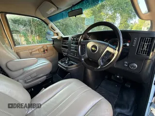 2023 Chevrolet Express Cargo с VIN 1GCWGAFP4P1176442, выставлен на аукционе Copart как лот 65481025 с пробегом 42 680 миль миль и Списание • Salvage title. История ставок и продаж доступна на DreamBid. Изображение 9.