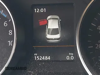 2015 Volkswagen Jetta Sedan Hybrid SEL Premium with VIN 3VW637AJXFM314288, listed as a IAAI auction lot 41715001 with 152,484 mi miles. Bid and sale history available at carsss.com. Image 15.