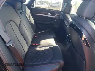 2017 Audi S8 z VIN WUAJ5AFD6HN900019, wystawiony jako Copart lot #61722034 z przebiegiem 103 356 mil mil oraz Szkody całkowita. Historia ofert i sprzedaży dostępna na DreamBid. Obrazek 10.