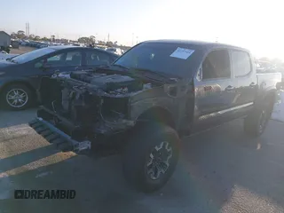 2022 Toyota Tacoma SR z VIN 3TMCZ5AN1NM531884, wystawiony jako IAAI lot #42257444 z przebiegiem Nie podano mil oraz . Historia ofert i sprzedaży dostępna na DreamBid. Obrazek 18.