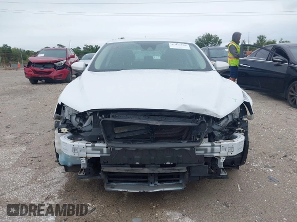 2019 Ford Fusion SE with VIN 3FA6P0LU4KR204801, listed as a IAAI auction lot 41977106 with 101,675 mi miles. Bid and sale history available at carsss.com. Image 13.