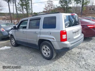 2015 Jeep Patriot Sport with VIN 1C4NJPBB8FD298101, listed as a IAAI auction lot 41624625 with 125,071 mi miles. Bid and sale history available at carsss.com. Image 3.