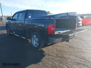 2008 Chevrolet Silverado 1500 LTZ with VIN 3GCEK13Y68G261227, listed as a IAAI auction lot 41524292 with 484,220 mi miles. Bid and sale history available at carsss.com. Image 3.