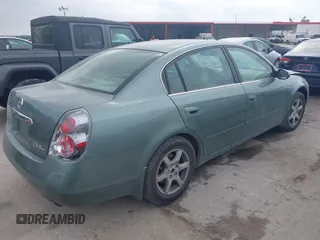 2005 Nissan Altima 2.5 S with VIN 1N4AL11D05N404581, listed as a IAAI auction lot 42073642 with 92,918 mi miles. Bid and sale history available at carsss.com. Image 4.