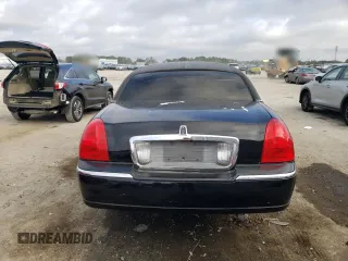 2003 Lincoln Town Car Executive z VIN 1L1FM81W23Y631965, wystawiony jako Copart lot #44536145 z przebiegiem 43 743 mil mil oraz Czysty tytuł • Clean title. Historia ofert i sprzedaży dostępna na DreamBid. Obrazek 6.
