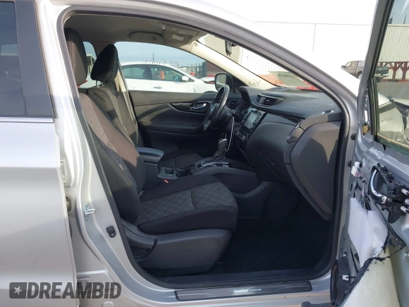 2017 Nissan Rogue SV z VIN JN1BJ1CP5HW030515, wystawiony jako IAAI lot #41892304 z przebiegiem 83 794 mil mil oraz . Historia ofert i sprzedaży dostępna na DreamBid. Obrazek 5.
