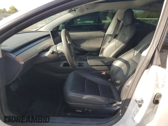 2021 Tesla Model 3 Standard Range Plus z VIN 5YJ3E1EA3MF855031, wystawiony jako Copart lot #51135295 z przebiegiem 41 488 mil mil oraz Szkody całkowita. Historia ofert i sprzedaży dostępna na DreamBid. Obrazek 7.