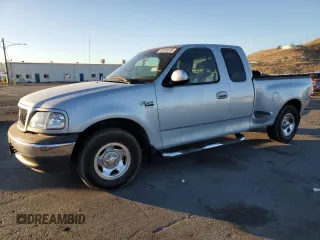 2001 Ford F-150 XL with VIN 2FTRX07L51CA91232, listed as a Copart auction lot 88556635 with 268,582 mi miles and Salvage Title. Bid and sale history available at carsss.com. Image 1.