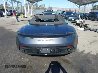 2024 Aston Martin DB12 z VIN SCFRMFGWXRGM13607, wystawiony jako IAAI lot #41380304 z przebiegiem Nie podano mil oraz . Historia ofert i sprzedaży dostępna na DreamBid. Obrazek 16.