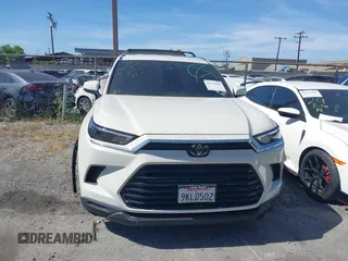 2024 Toyota Highlander XLE with VIN 5TDAAAA59RS007427, listed as a IAAI auction lot 42272224 with 14,260 mi miles and . Bid and sale history available at DreamBid. Image 13.