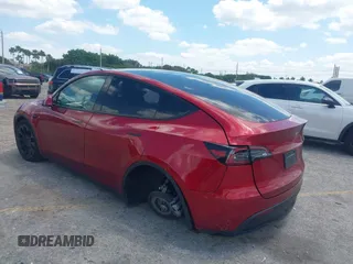 2024 Tesla Model Y с VIN 7SAYGDED7RF045410, выставлен на аукционе IAAI как лот 42000700 с пробегом 13 021 миль миль и . История ставок и продаж доступна на DreamBid. Изображение 3.