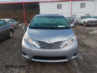 2017 Toyota Sienna LE with VIN 5TDJZ3DC6HS184126, listed as a IAAI auction lot 41166135 with 101,305 mi miles. Bid and sale history available at carsss.com. Image 12.