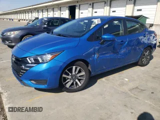 2023 Nissan Versa SV z VIN 3N1CN8EVXPL820278, wystawiony jako Copart lot #51494595 z przebiegiem 60 923 mil mil oraz Szkoda całkowita • Salvage title. Historia ofert i sprzedaży dostępna na DreamBid. Obrazek 1.
