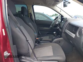 2017 Jeep Compass Sport SE with VIN 1C4NJDBBXHD104167, listed as a IAAI auction lot 42455982 with 171,872 mi miles and . Bid and sale history available at DreamBid. Image 5.