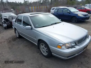 2000 Volvo S70 с VIN YV1LS56D0Y2667630, выставлен на аукционе IAAI как лот 41898687 с пробегом 188 666 миль миль и . История ставок и продаж доступна на DreamBid. Изображение 1.