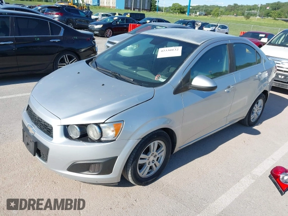 2012 Chevrolet Sonic LT z VIN 1G1JC5SB1C4226948, wystawiony jako IAAI lot #42330132 z przebiegiem 160 521 mil mil oraz . Historia ofert i sprzedaży dostępna na DreamBid. Obrazek 2.