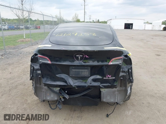 2023 Tesla Model Y Performance z VIN 7SAYGDEF7PF663387, wystawiony jako IAAI lot #42129258 z przebiegiem 42 691 mil mil oraz . Historia ofert i sprzedaży dostępna na DreamBid. Obrazek 17.