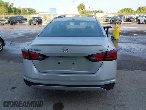 2024 Nissan Altima SV z VIN 1N4BL4DV3RN375951, wystawiony jako IAAI lot #42334342 z przebiegiem 24 068 mil mil oraz . Historia ofert i sprzedaży dostępna na DreamBid. Obrazek 16.