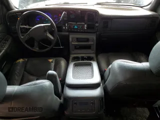 2003 Chevrolet Avalanche with VIN 3GNEK13T33G111841, listed as a Copart auction lot 71664204 with 216,045 mi miles and Salvage Title. Bid and sale history available at carsss.com. Image 8.