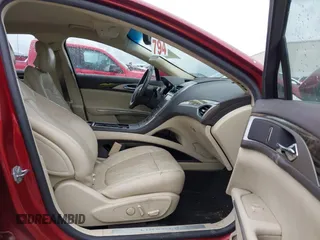2014 Lincoln MKZ Hybrid z VIN 3LN6L2LU7ER811633, wystawiony jako IAAI lot #41870485 z przebiegiem 203 692 mil mil oraz . Historia ofert i sprzedaży dostępna na DreamBid. Obrazek 5.