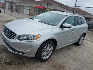 2015 Volvo XC60 T5 Drive-E Premier z VIN YV440MDB9F2613538, wystawiony jako IAAI lot #42183886 z przebiegiem 115 768 mil mil oraz . Historia ofert i sprzedaży dostępna na DreamBid. Obrazek 2.
