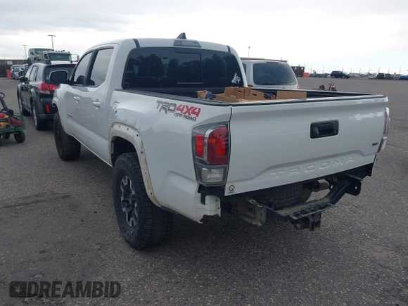 2020 Toyota Tacoma SR5 z VIN 5TFCZ5AN5LX242708, wystawiony jako IAAI lot #42356772 z przebiegiem 65 442 mil mil oraz . Historia ofert i sprzedaży dostępna na DreamBid. Obrazek 3.