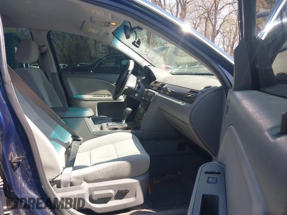 2005 Ford Five Hundred SEL with VIN 1FAFP24125G155321, listed as a IAAI auction lot 41934148 with 268,741 mi miles. Bid and sale history available at carsss.com. Image 5.