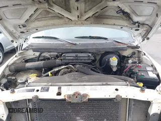 2000 Dodge 2500 z VIN 3B7KC23Z3YG106911, wystawiony jako IAAI lot #42250441 z przebiegiem 162 349 mil mil oraz . Historia ofert i sprzedaży dostępna na DreamBid. Obrazek 10.