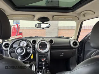 2011 MINI Countryman S z VIN WMWZC3C53BWL79029, wystawiony jako Copart lot #45524445 z przebiegiem 128 744 mil mil oraz Czysty tytuł • Clean title. Historia ofert i sprzedaży dostępna na DreamBid. Obrazek 9.