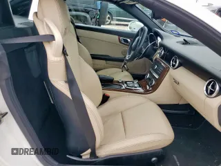 2018 Mercedes-Benz SLC 300 с VIN WDDPK3JA4JF147055, выставлен на аукционе Copart как лот 60734165 с пробегом 67 769 миль миль и Списание • Salvage title. История ставок и продаж доступна на DreamBid. Изображение 10.