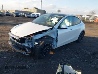 2024 Tesla Model Y с VIN 7SAYGDED5RF010087, выставлен на аукционе IAAI как лот 41312466 с пробегом Не указан миль и . История ставок и продаж доступна на DreamBid. Изображение 17.