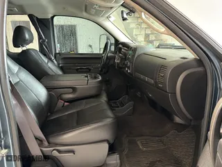 2013 GMC Sierra 2500HD SLE with VIN 1GT220C85DZ123816, listed as a Copart auction lot 50469575 with 332,182 mi miles and Clean Title. Bid and sale history available at carsss.com. Image 5.