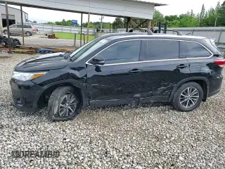 2018 Toyota Highlander SE z VIN 5TDJZRFHXJS821925, wystawiony jako Copart lot #56597305 z przebiegiem 36 232 mil mil oraz Szkoda całkowita • Salvage title. Historia ofert i sprzedaży dostępna na DreamBid. Obrazek 14.