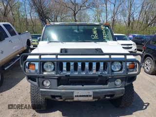 2003 Hummer H2 z VIN 5GRGN23U83H120658, wystawiony jako IAAI lot #41992183 z przebiegiem 226 207 mil mil oraz . Historia ofert i sprzedaży dostępna na DreamBid. Obrazek 12.