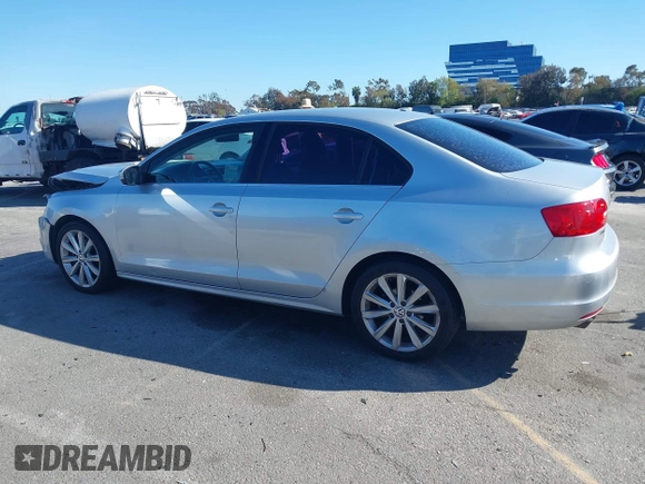 2013 Volkswagen Jetta SE with VIN 3VWDP7AJ6DM412727, listed as a IAAI auction lot 41824054 with 175,093 mi miles and . Bid and sale history available at DreamBid. Image 14.