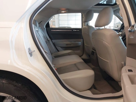 2008 Chrysler 300 Touring with VIN 2C3LA53G58H211089, listed as a IAAI auction lot 41530208 with 116,941 mi miles. Bid and sale history available at carsss.com. Image 8.
