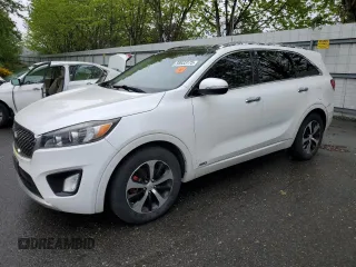 2016 Kia Sorento SX z VIN 5XYPKDA53GG083468, wystawiony jako Copart lot #56933175 z przebiegiem 136 893 mil mil oraz Czysty tytuł • Clean title. Historia ofert i sprzedaży dostępna na DreamBid. Obrazek 1.