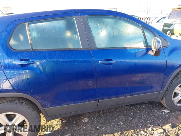 2017 Chevrolet Trax LS with VIN 3GNCJNSB3HL131659, listed as a IAAI auction lot 41892397 with 124,003 mi miles. Bid and sale history available at carsss.com. Image 13.