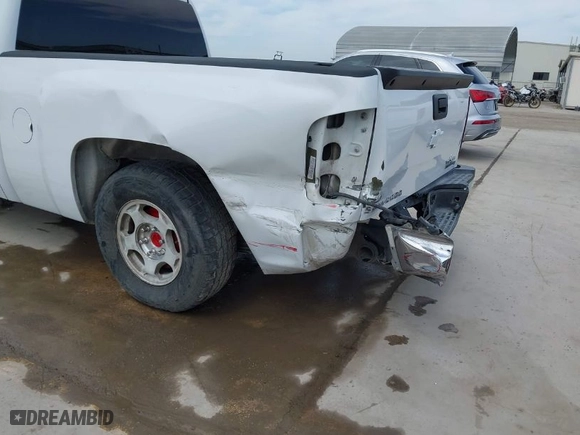 2011 Chevrolet Silverado 1500 LT with VIN 1GCRCSE07BZ103076, listed as a IAAI auction lot 41947829 with 206,666 mi miles. Bid and sale history available at carsss.com. Image 6.