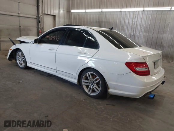 2012 Mercedes-Benz C 300 Sport z VIN WDDGF8BB4CA617822, wystawiony jako IAAI lot #41969593 z przebiegiem 188 670 mil mil oraz . Historia ofert i sprzedaży dostępna na DreamBid. Obrazek 3.
