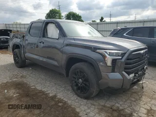 2024 Toyota Tundra Limited z VIN 5TFWA5DB8RX186584, wystawiony jako Copart lot #56949425 z przebiegiem 8 070 mil mil oraz Szkoda całkowita • Salvage title. Historia ofert i sprzedaży dostępna na DreamBid. Obrazek 4.