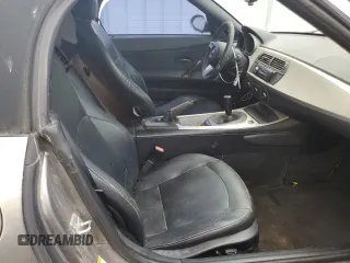 2003 BMW Z4 2.5i z VIN 4USBT334X3LR63288, wystawiony jako Copart lot #57321375 z przebiegiem 182 069 mil mil oraz Tytuł czysty. Historia ofert i sprzedaży dostępna na DreamBid. Obrazek 10.