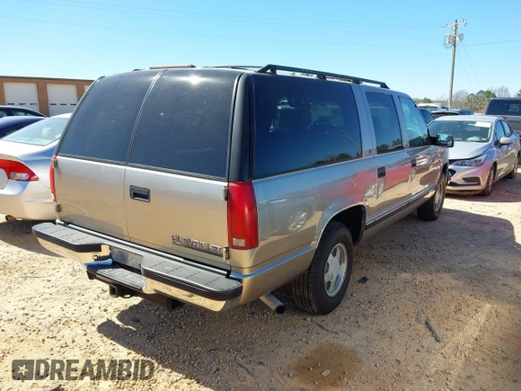 1999 Chevrolet Suburban with VIN 3GNEC16R1XG198724, listed as a IAAI auction lot 41812563 with 207,922 mi miles. Bid and sale history available at carsss.com. Image 4.