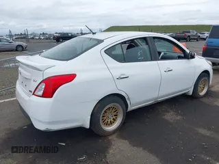 2016 Nissan Versa S z VIN 3N1CN7AP2GL874126, wystawiony jako IAAI lot #38894209 z przebiegiem 91 469 mil mil oraz . Historia ofert i sprzedaży dostępna na DreamBid. Obrazek 4.