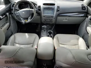 2014 Kia Sorento SX z VIN 5XYKWDA7XEG465848, wystawiony jako Copart lot #53256035 z przebiegiem 76 457 mil mil oraz Szkoda całkowita • Salvage title. Historia ofert i sprzedaży dostępna na DreamBid. Obrazek 8.