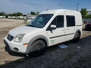 2013 Ford Transit Connect XLT z VIN NM0KS9BN0DT163121, wystawiony jako Copart lot #57207704 z przebiegiem 150 042 mil mil oraz Czysty tytuł • Clean title. Historia ofert i sprzedaży dostępna na DreamBid. Obrazek 1.