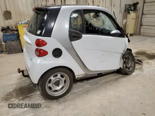 2010 Smart fortwo Pure z VIN WMEEJ3BA7AK418332, wystawiony jako Copart lot #54827925 z przebiegiem 39 972 mil mil oraz Szkoda całkowita • Salvage title. Historia ofert i sprzedaży dostępna na DreamBid. Obrazek 3.