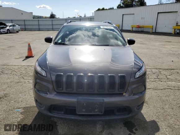 2017 Jeep Cherokee Altitude z VIN 1C4PJLAB1HW667620, wystawiony jako Copart lot #48172765 z przebiegiem 151 970 mil mil oraz Szkoda całkowita • Salvage title. Historia ofert i sprzedaży dostępna na DreamBid. Obrazek 5.
