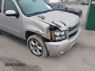 2007 Chevrolet Tahoe LTZ z VIN 1GNFK13037J332824, wystawiony jako IAAI lot #41505874 z przebiegiem 219 823 mil mil oraz . Historia ofert i sprzedaży dostępna na DreamBid. Obrazek 6.